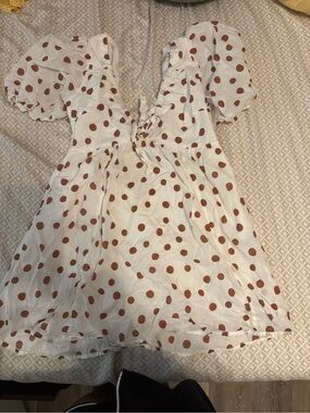 abercrombie ruched flutter sleeve mini dress Black or white???? Also the dress is called Ruched Flutter Sleeve Mini  Dress currently on clearance!! #abercrombie #abercrombiedress